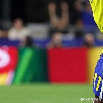 北京时间6月26日上午7点，世界杯F组第三轮，日本迎战瑞典的比赛在达拉斯进行。瑞
