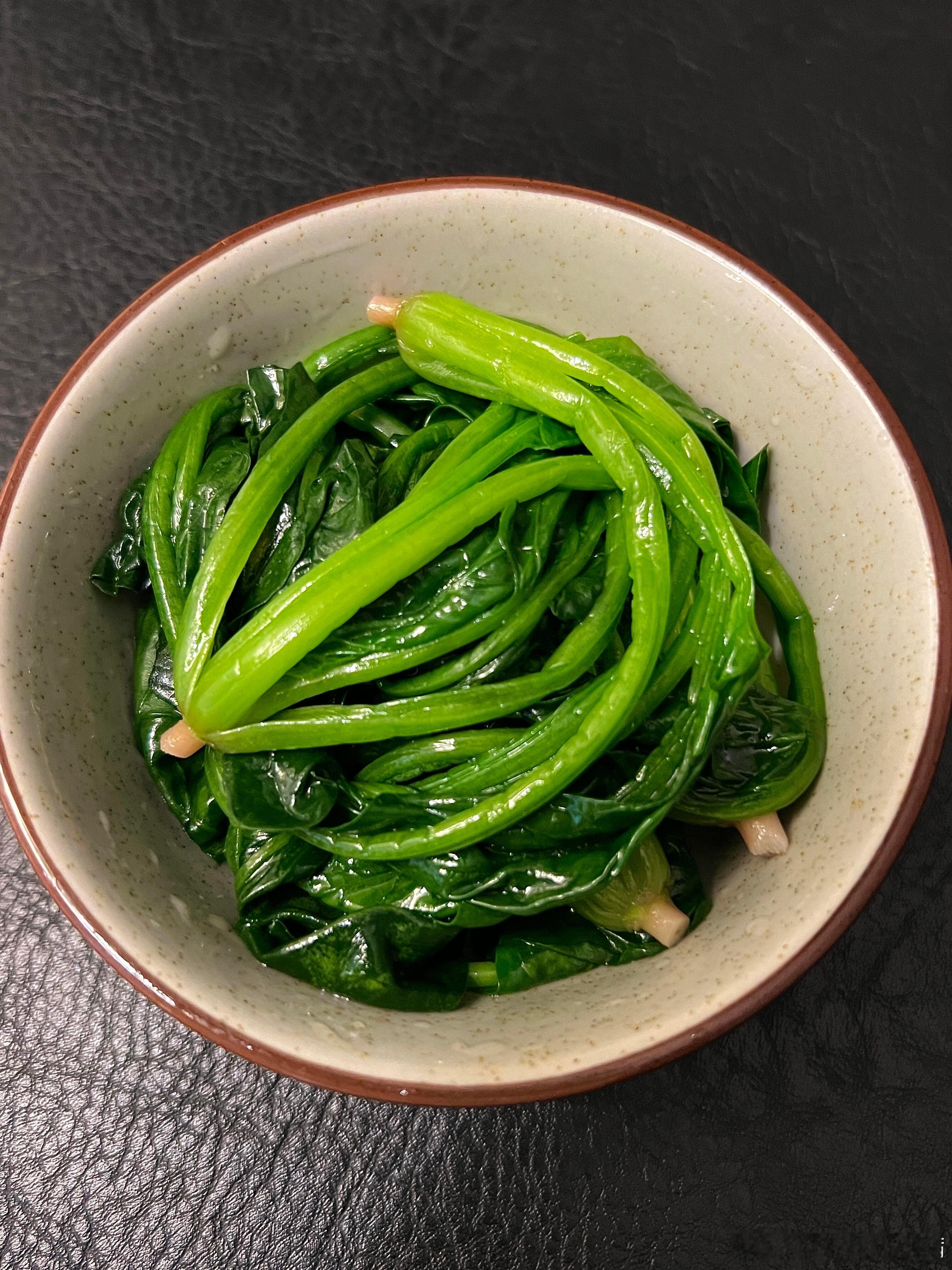 生活化减脂也太快乐了吧！今日午餐：虾仁＋孜然牛肉炒辣椒🌶️＋清炒菠菜🥬+红薯