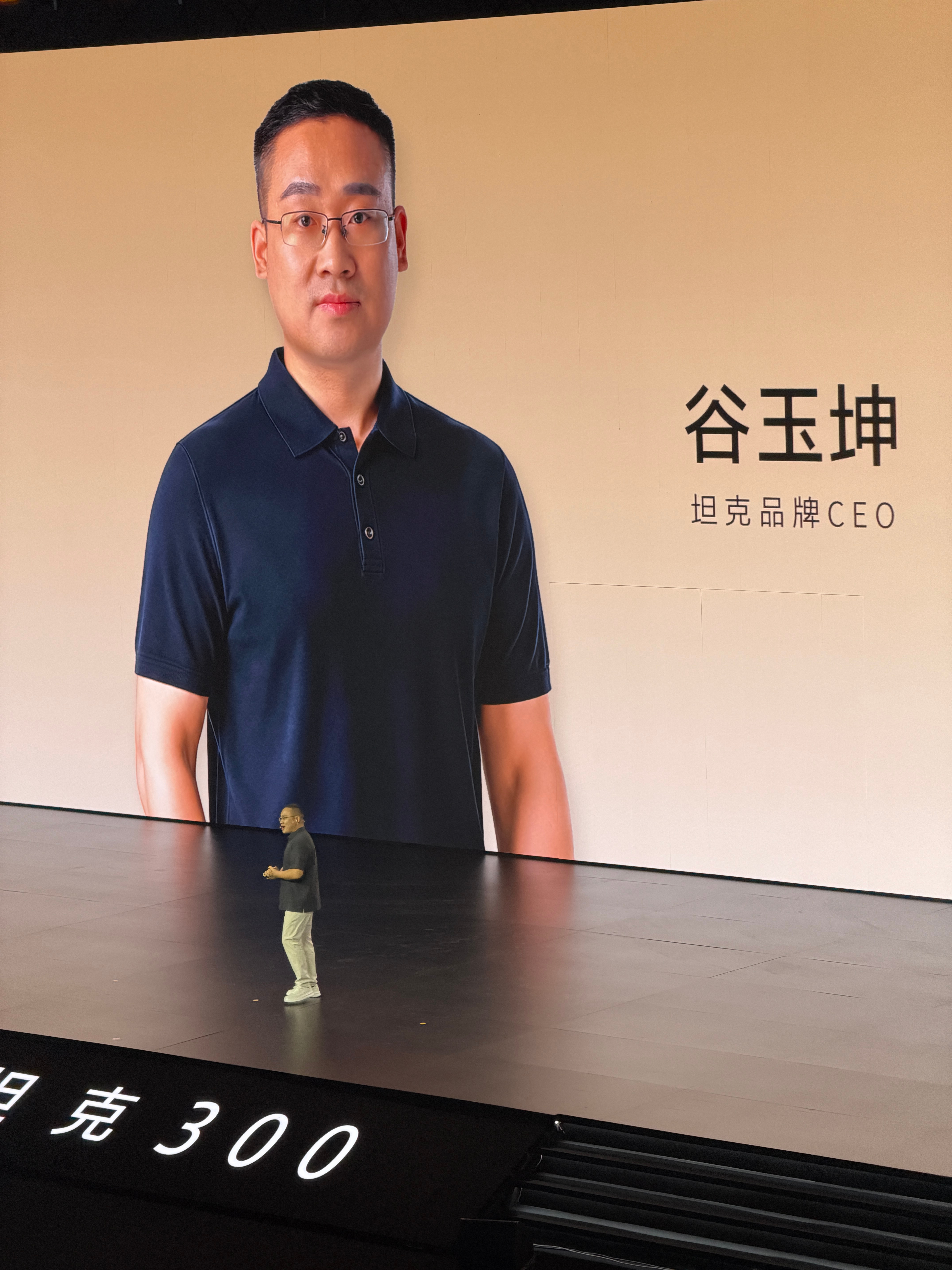不再犹豫！这个小风扇我喜欢还有NFC的证件🪪，贴贴就能听歌了！全新坦克300年