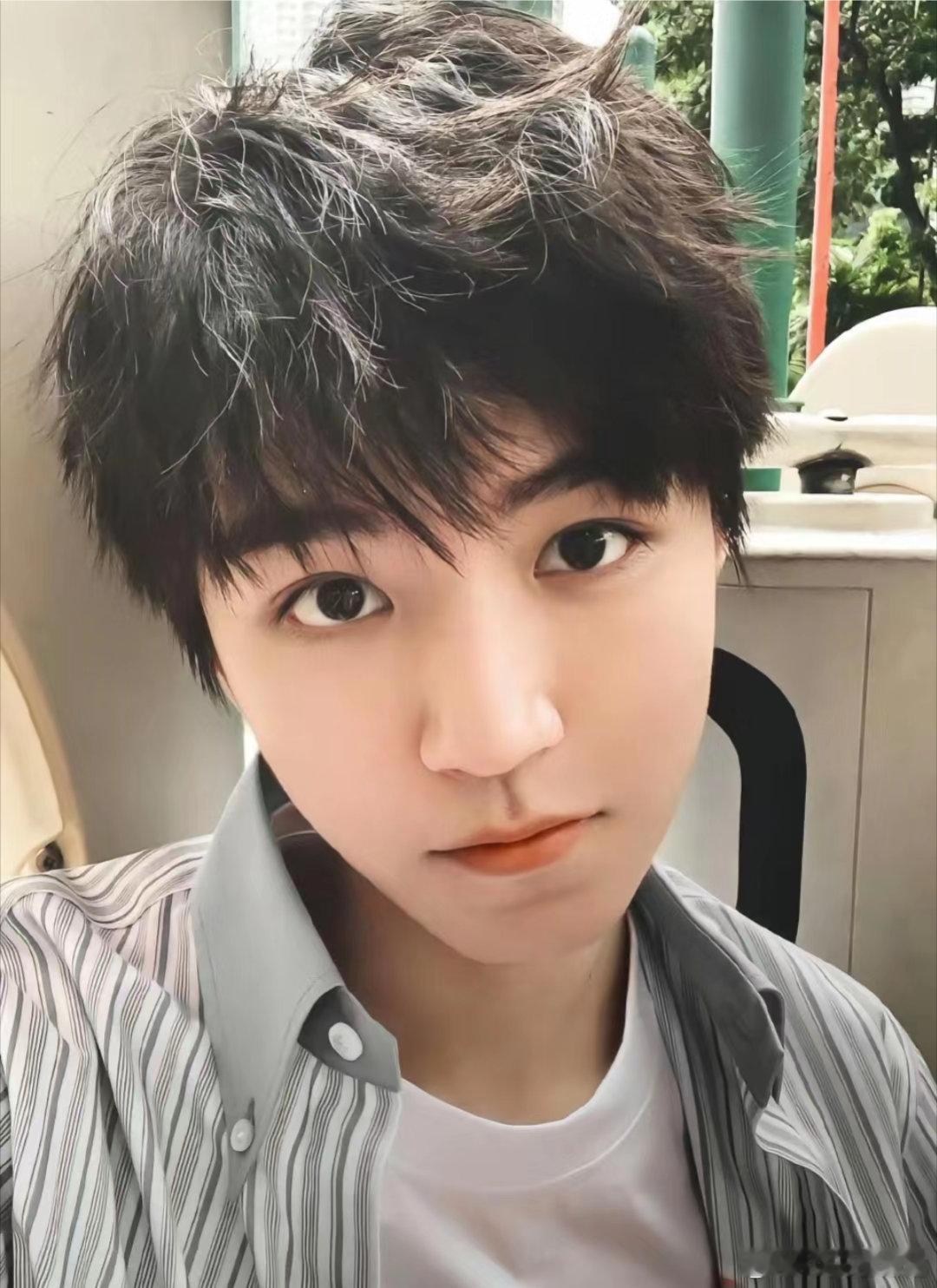 王俊凯都25岁了 是不是能谈恋爱了？ ​​​