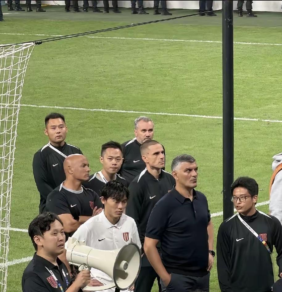 蓉城阿洛伊西不长记性啊！同样的坑能掉进去两次，昨晚的换人和上半程客场对重庆铜梁龙