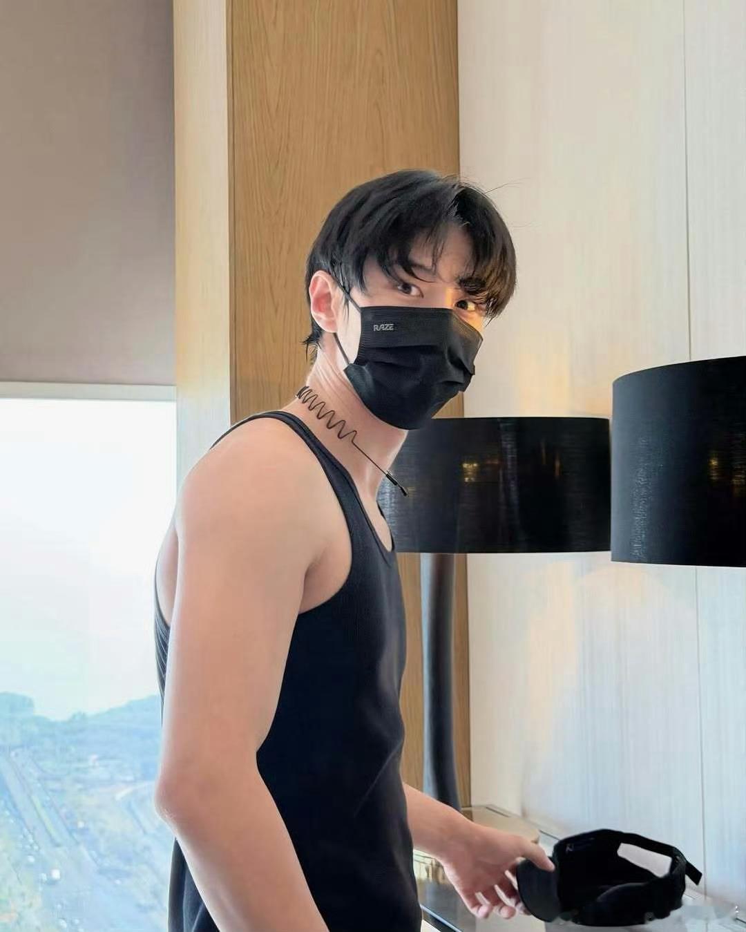 何与最新ins数据，一个半小时破20w+点赞，海外人气越来越高了🐮 