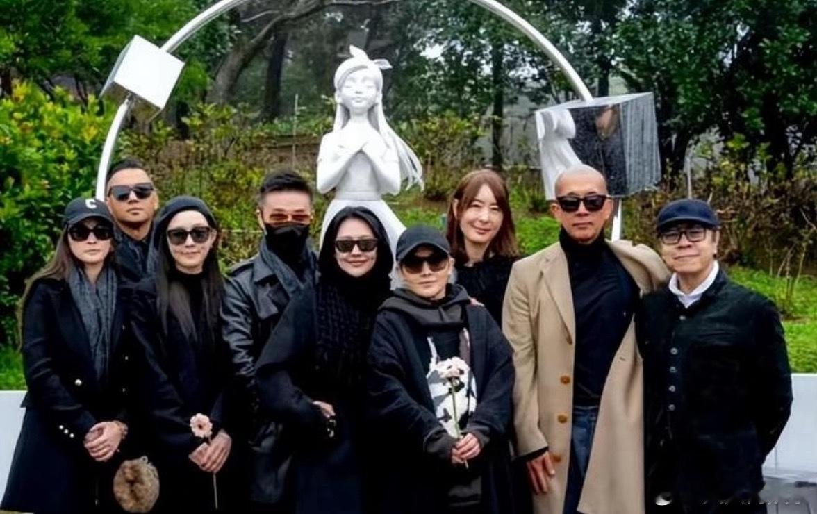 小s深夜街头崩溃大哭 3月17日晚间，有媒体拍摄到小S在台北的某酒吧里醉酒出来之