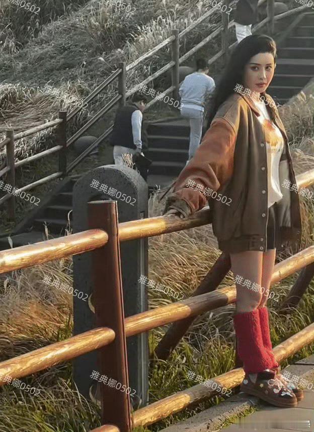 网友拍的韦雪生图，感觉和直播没差 