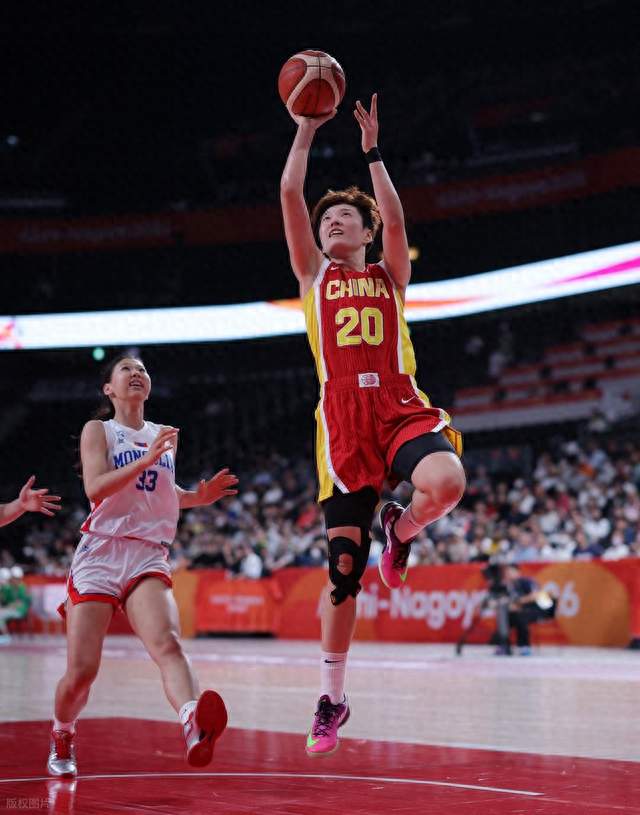 喜报：中国女篮89-63挺进四强！杨舒予拼到伤退，张子宇统治内线