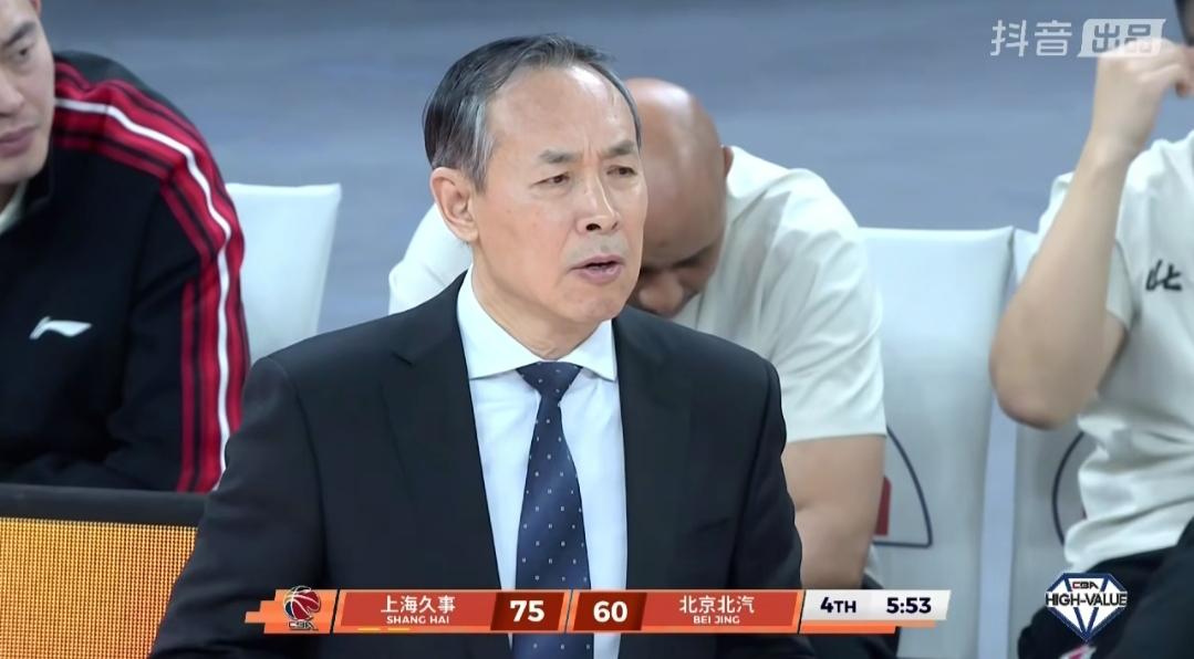 周琦和曾凡博缺席，北京67:86不敌上海，最近的北京队打的很挣扎，已经没有赛季初