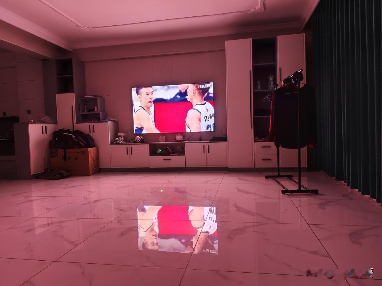 借抖音的光，把比赛看完了。
还好，辽篮80:68，赢得了比赛。
辽篮这场比赛的胜