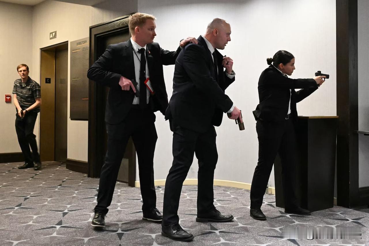 一觉醒来，大洋彼岸传来枪声，白宫出大事了

当地时间4月25日晚上，美国白宫记者