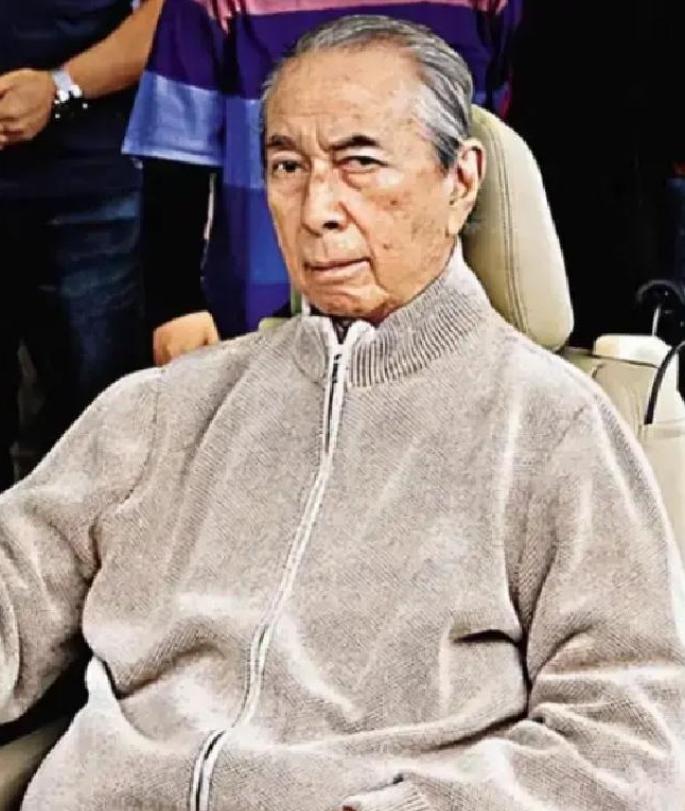 何鸿燊是个谜！2009年，88岁何鸿燊各脏器就已衰竭，但他直到2020年才死亡，
