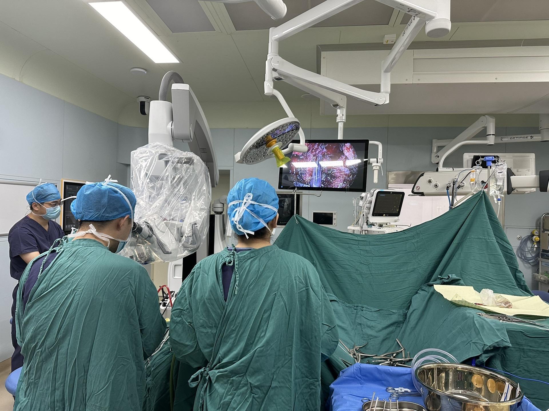 堪比科幻大片---侵袭性垂体瘤。采用显微镜与神经内镜相结合处理垂体瘤...