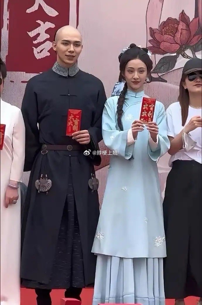 她都落到拍短剧的地步了 