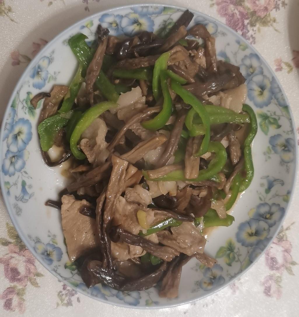 从与辉同行直播间买的鹿茸菇很快到货了，以前从来没吃过，不知道味道怎么样，先买了个