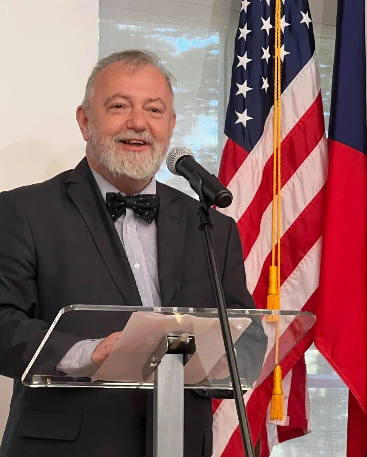 捷克政府拒绝为参议院议长维斯特奇尔访台提供飞机，捷克这是意识到之前总统帕维尔错了