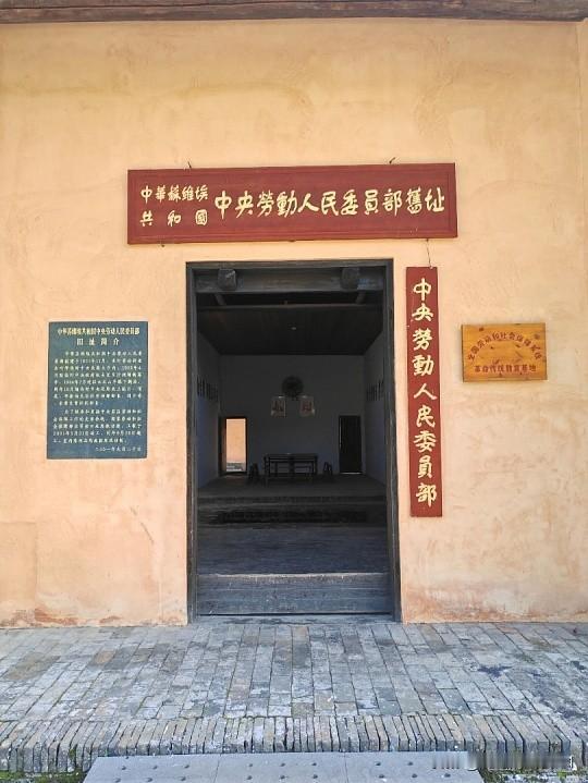 赣州被誉为“千里赣江第一城”，景点主要分为宋城文化、山水生态、红色故都三大类。结