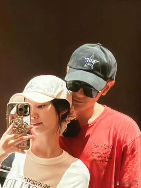 黄子韬有点矫情了，不知道他在犹豫什么，如果是真的那就大大方方承认，本来就是有本本