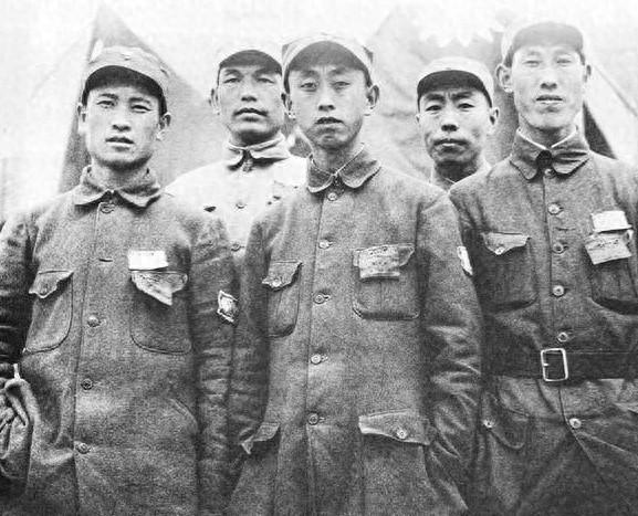 算命先生预言傅作义将遇小他20岁的克星，傅作义当场回应：这样的人现在还未出生？