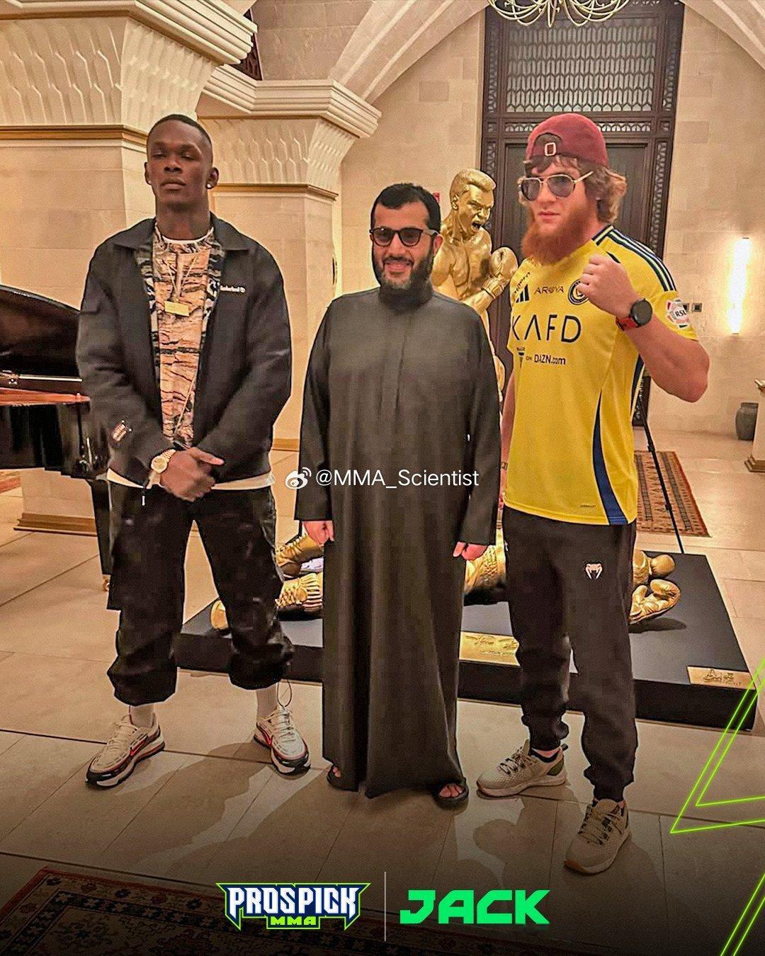 “黑龙”伊斯利·阿迪萨亚（Israel Adesanya）与“独眼狮王”沙拉普特
