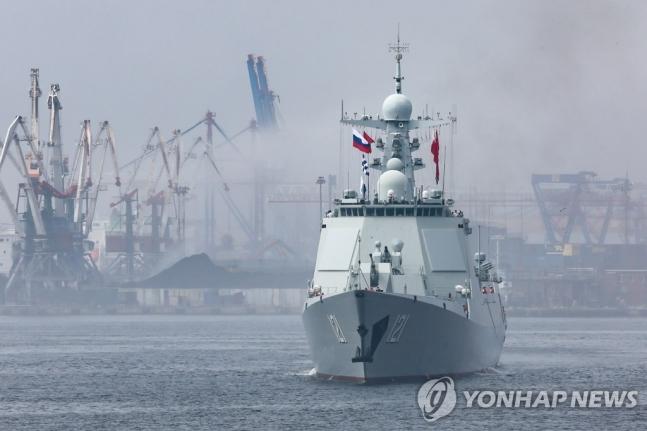 【日本政府称中俄两国军舰穿越宫古岛和冲绳岛，此举是向日本武力示威】

日本政府近