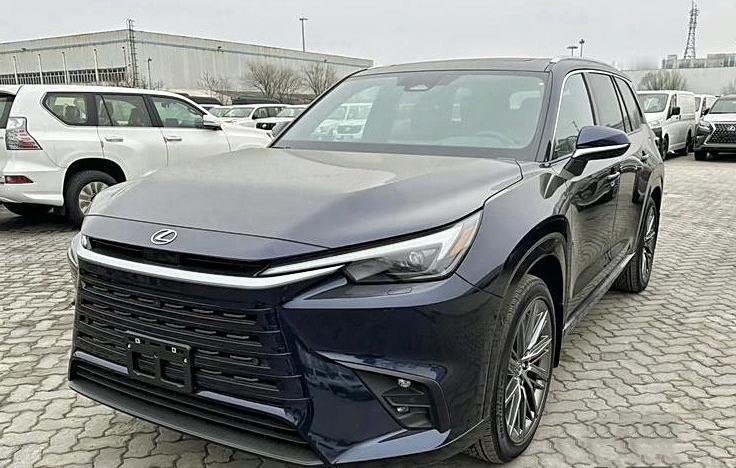 【6座/7座可选 #雷克萨斯TX#国内实车曝光】该车定位中大型SUV，基于TNG
