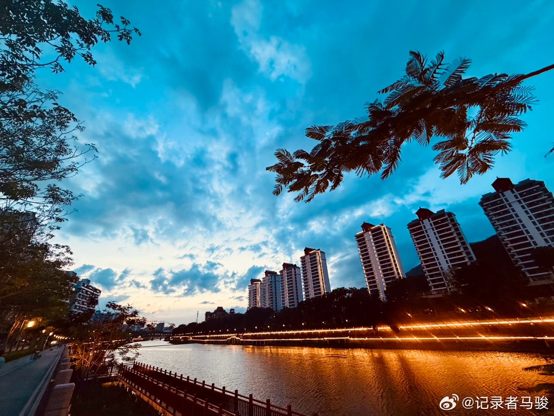 四时有序，流年半夏，愿你长夏长安，无忧灿烂。好梦~~~ 