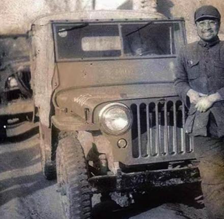 1940年，一次战前会议中途休息，刘伯承跟身边几个干部闲聊，突然冒出一句：“要说