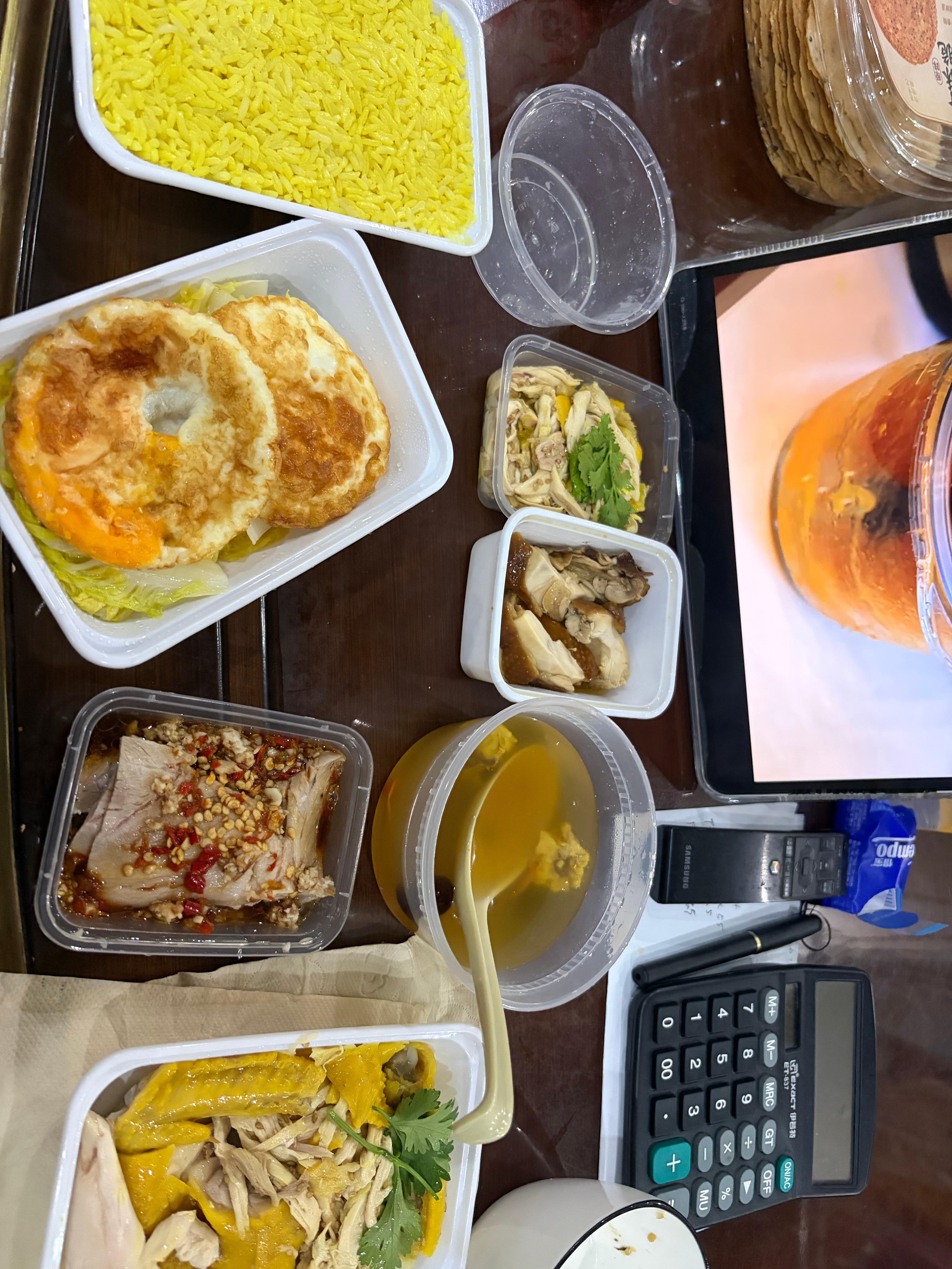 阿宫今天在吃 海南鸡饭 