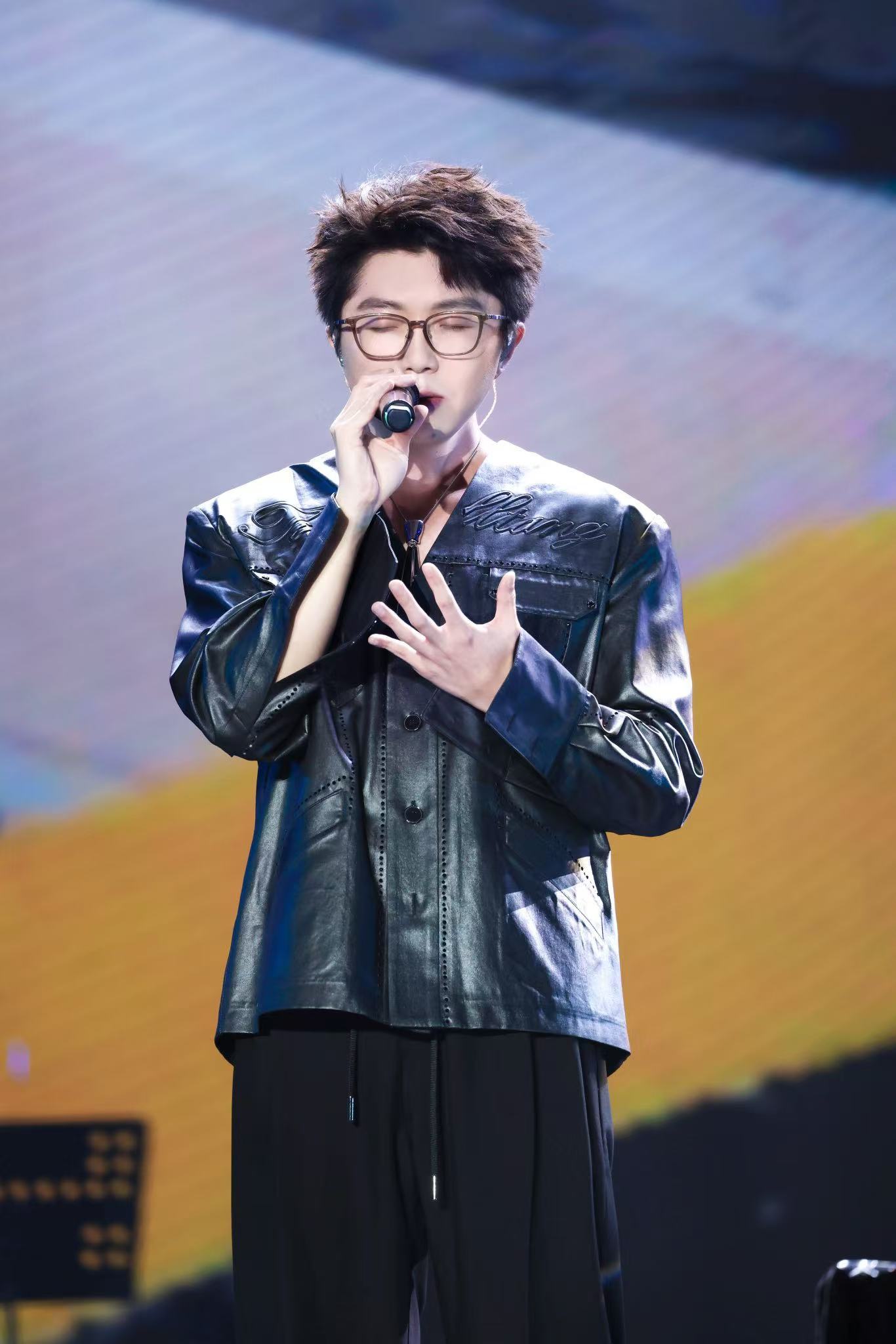 #原来你是这么深藏不露的毛不易# 说实话，毛不易的这一种风格我是头一回见，感觉还