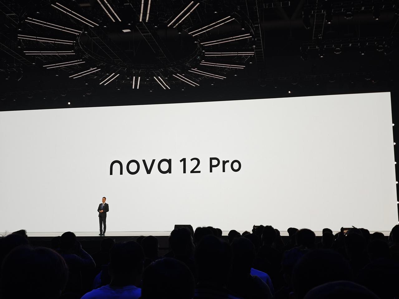 下面是nova 12 Pro，多了一个粉色定制款。
