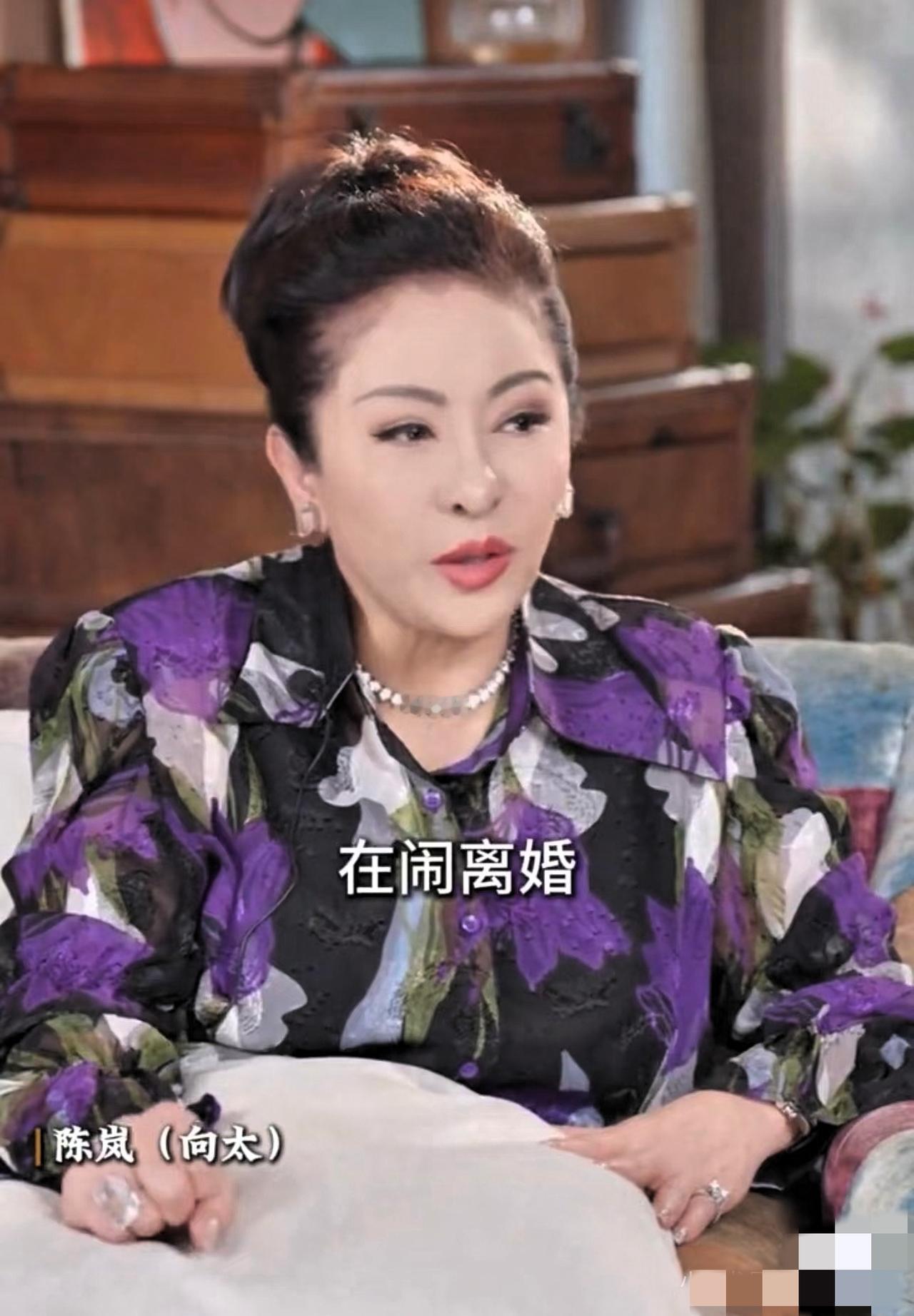 向太直言
窦骁赌上事业、花光积蓄“下嫁”豪门
却得不到何家的经济支持
连婚房都没