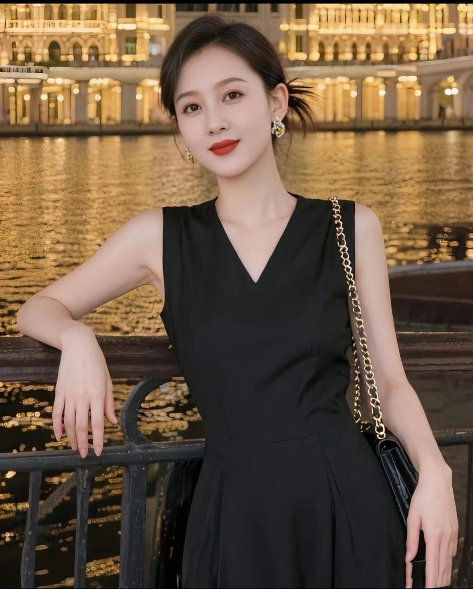 月色如水映佳人，金环轻摇夜未央。晒图笔记大赛 大家觉得什么样的女人是气质女神