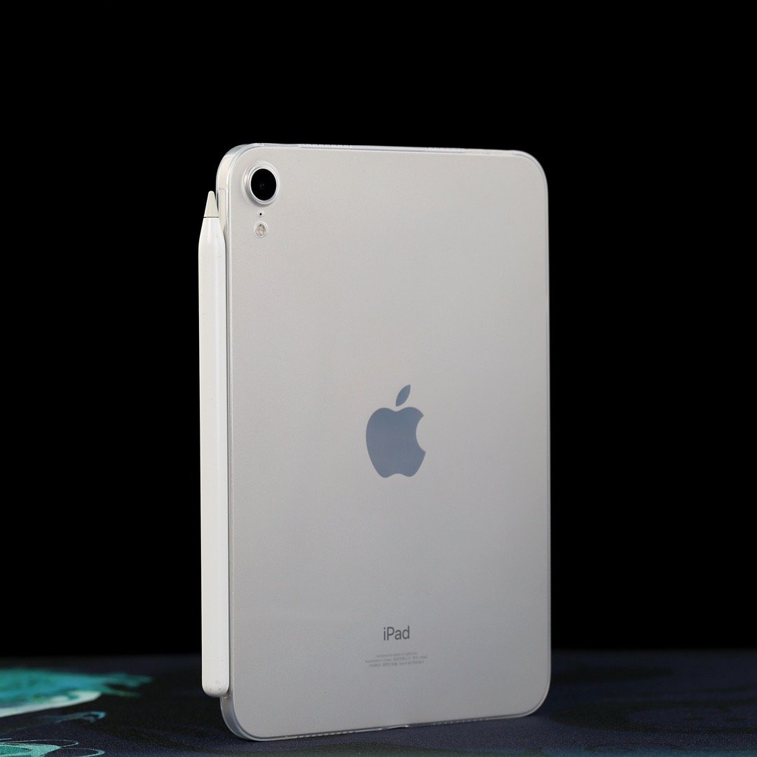 iPad mini7/6 亮面晶透，平板也有超薄壳[嘻嘻]轻约 23g，包裹服帖
