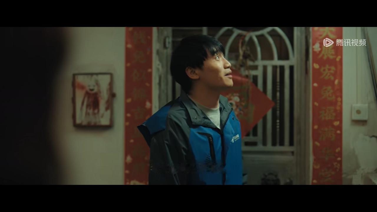 夜色正浓￼怎么说呢，如果我是乔海伦或许我会看上这个送快递的小哥哥，但那并不是爱、