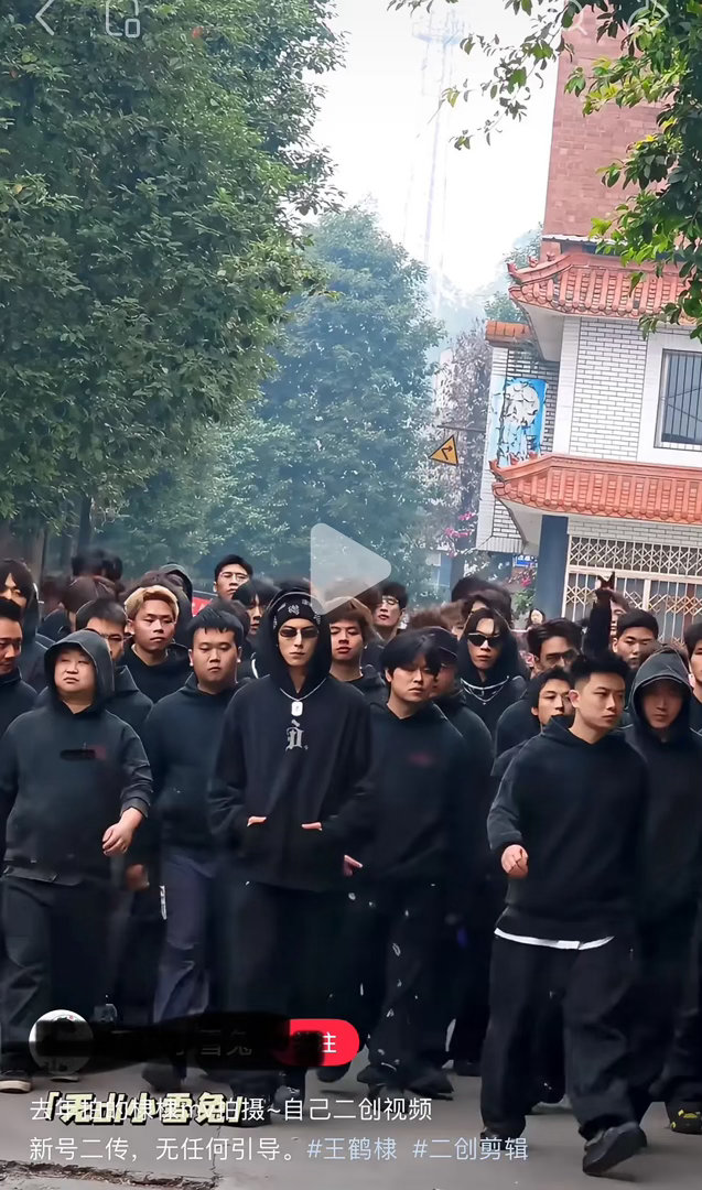 王鹤棣太精神小伙了 