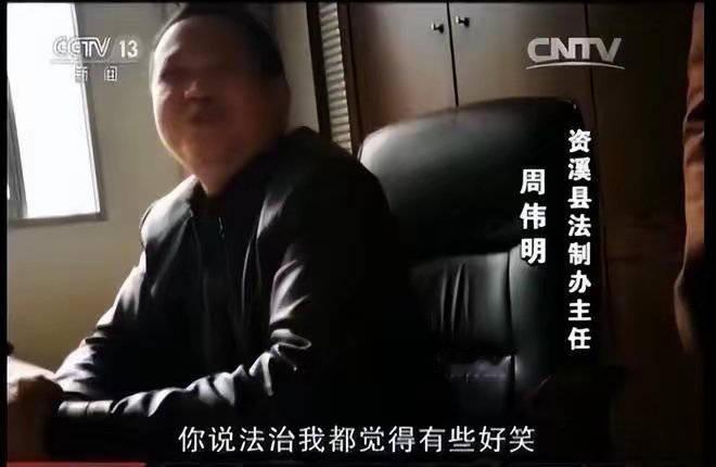 混淆概念称被摸臀或涉寻衅滋事一个成年人突然抓住一个学龄前儿童，这不就是人贩子吗？