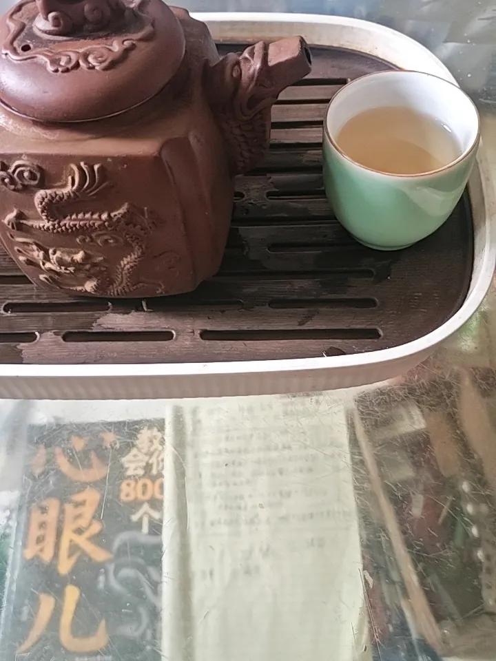 上联:寒风欺老树，邀你赐写？暖茶慰孤心