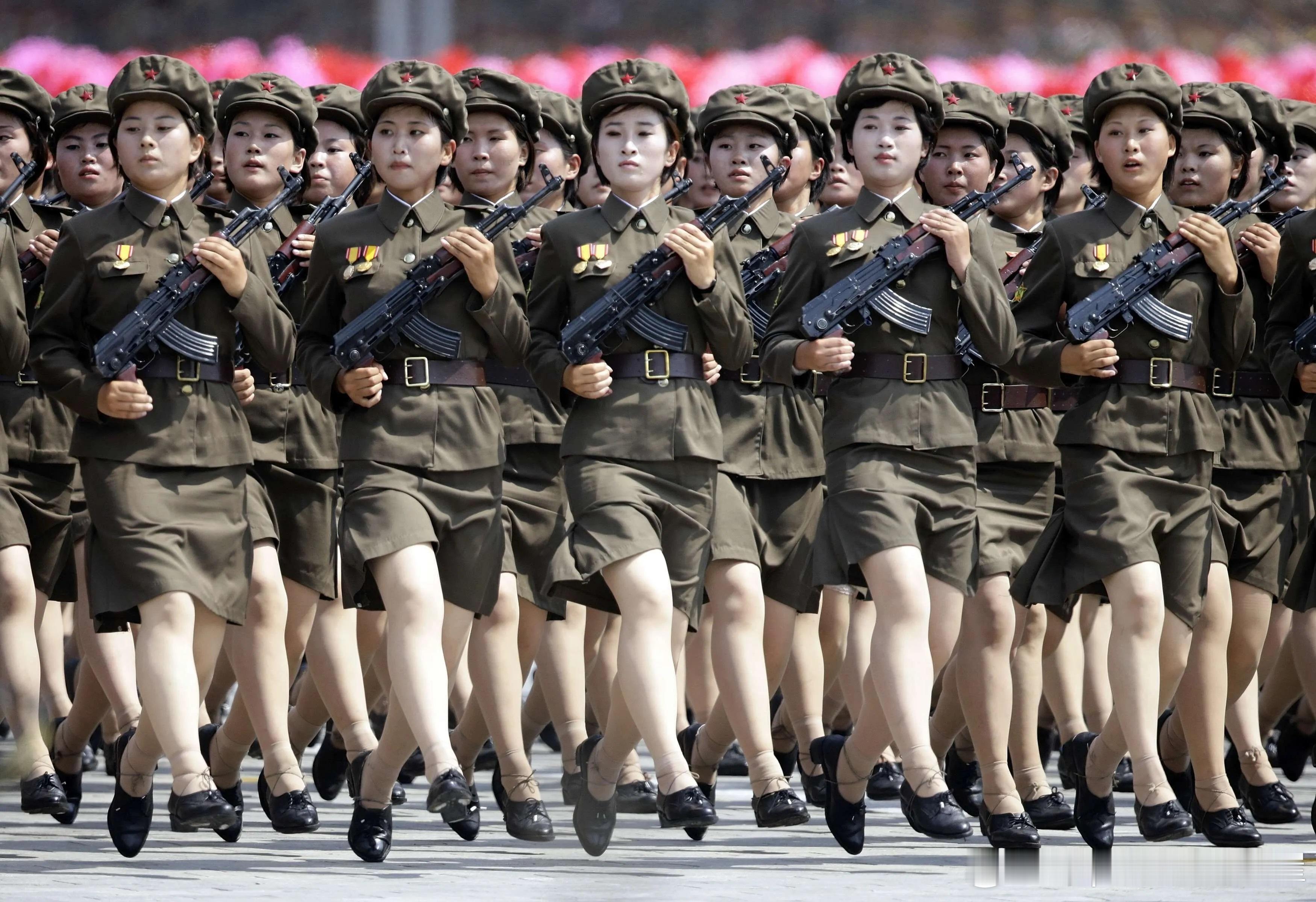 朝鲜女兵接受检阅军事历史全触达