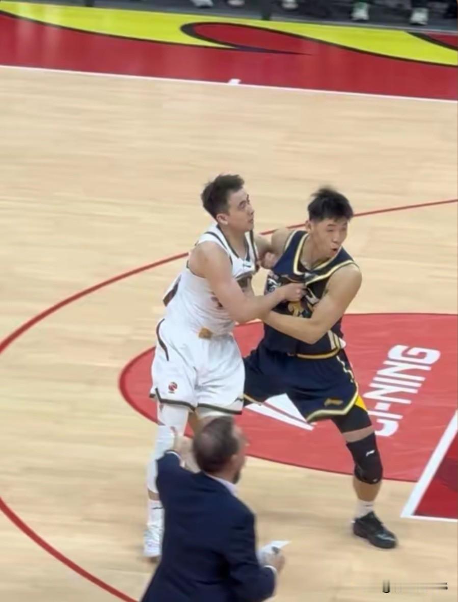 大家别在说崔永熙了，人家崔永熙是大伤初愈，都休赛了600多天了，昨晚要不是崔永熙