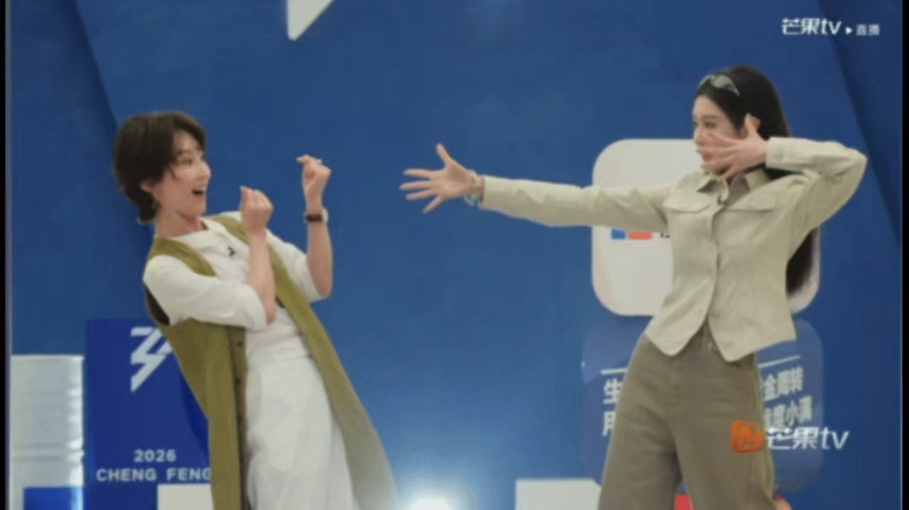 张天爱变样了 ？？问号脸？别对女明星太苛刻了吧，哪里变样了，张天爱不是一直这样么