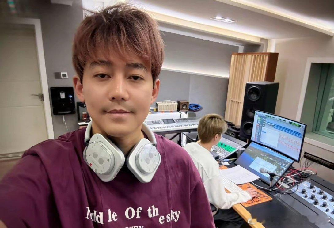 还是那个敢说的苏醒内娱明星好像只有他针对爱奇艺的AI艺人库发表了言论，表示了质疑