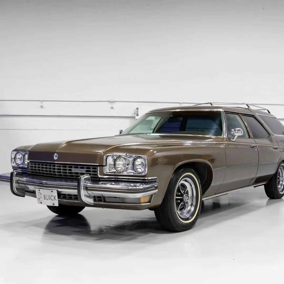 1973年Buick Estate Wagon以全尺寸豪华旅行车的姿态进入市场，