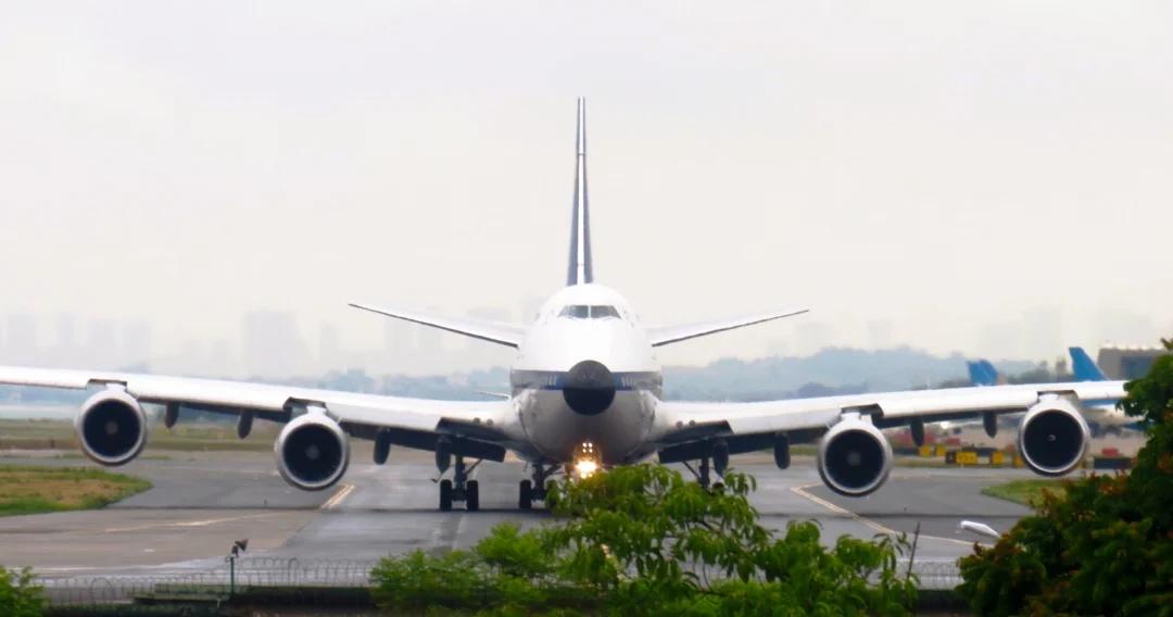 飞机起飞🛫汉莎复古涂装
汉莎航空 空中女王 飞机起飞