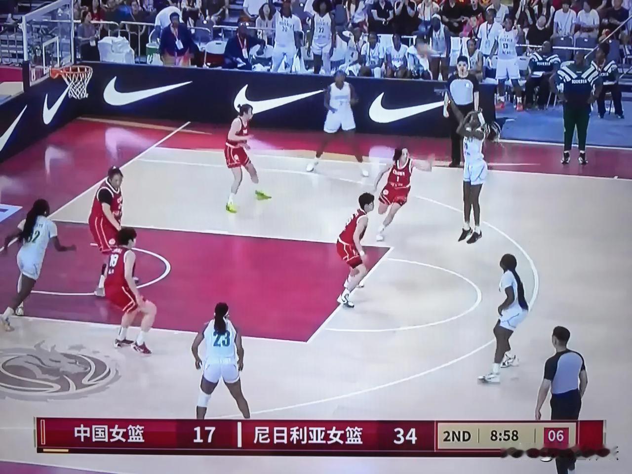 下起了3分雨，尼日利亚女篮露出獠牙，中国女篮大比分落后！
    今天这场比赛是