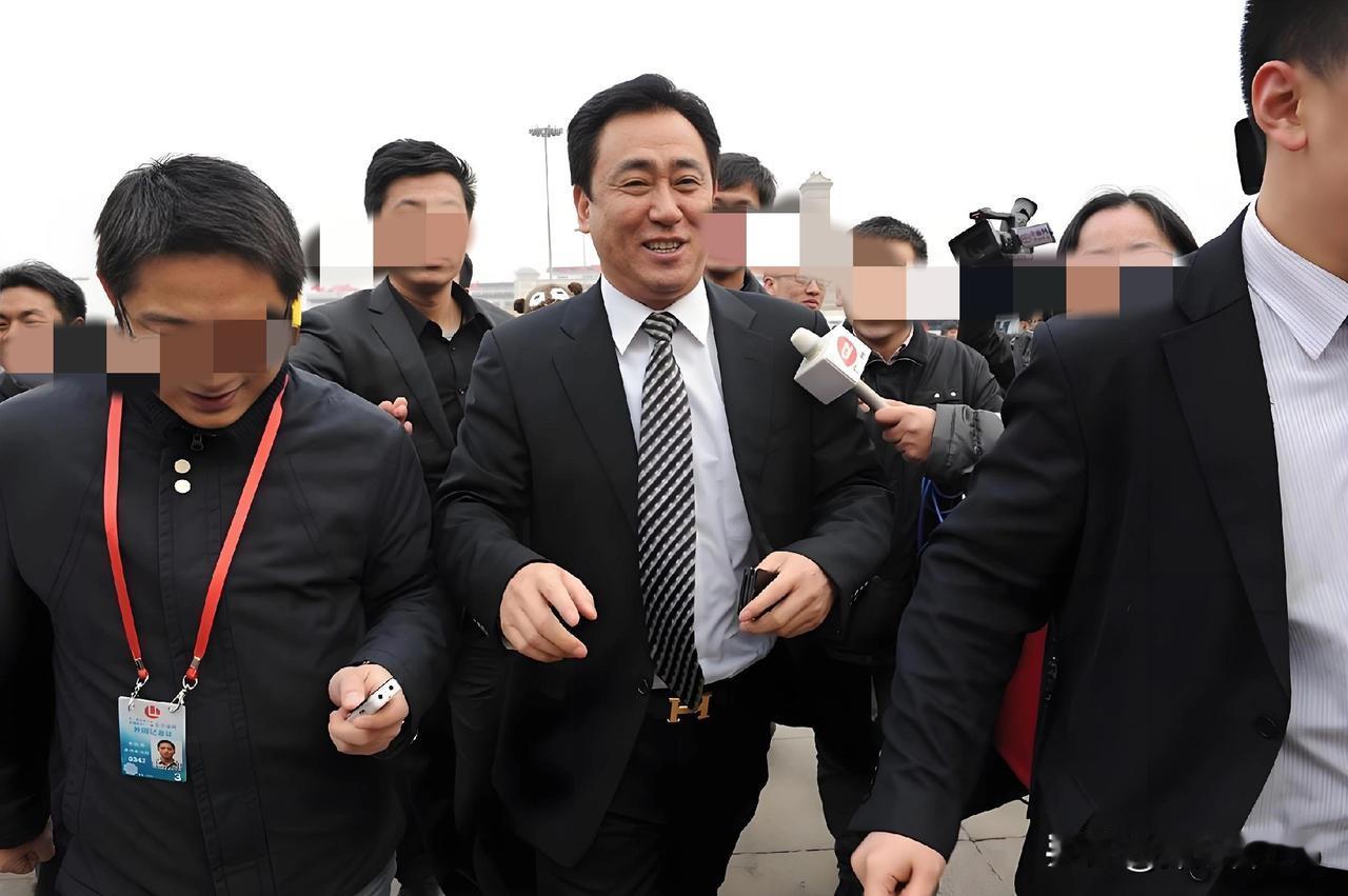 许家印认不认罪，判几年，其实并不重要。

更揪心的是那个几万亿的窟窿，怎么填？