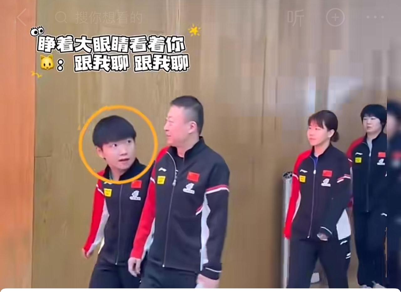 蹬着圆溜溜的大眼睛，逮谁都能聊几句[大笑][大笑][大笑][大笑]