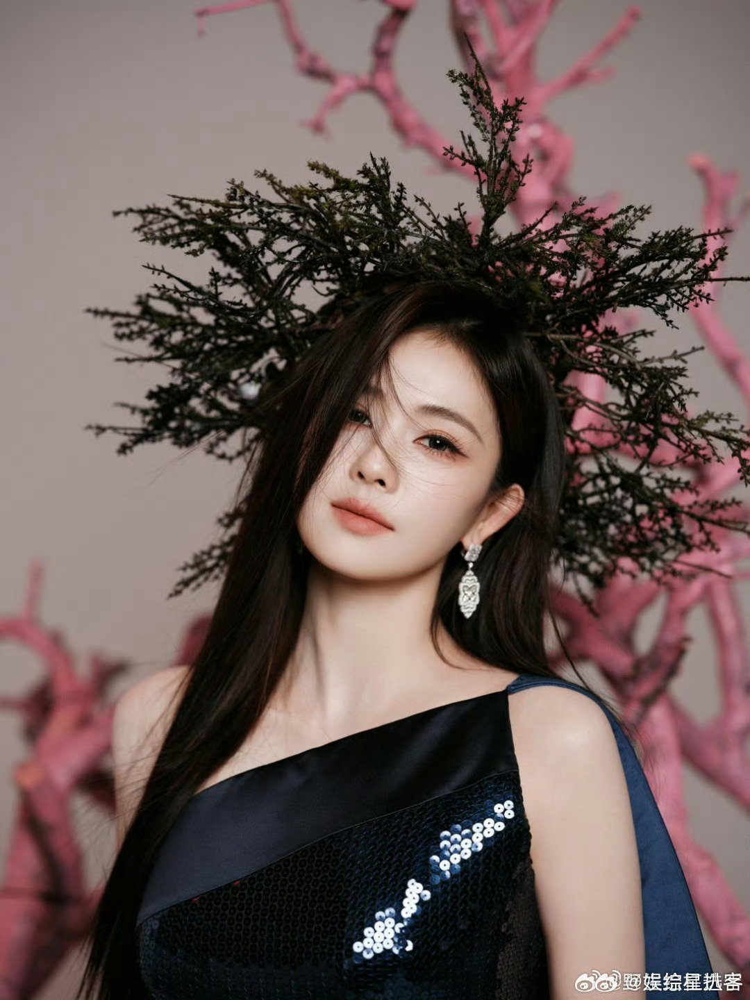 白鹿大气从容妆杨单给白鹿化的大气从容妆电视剧品质盛典杨单老师精准拿捏白鹿颜值，妆