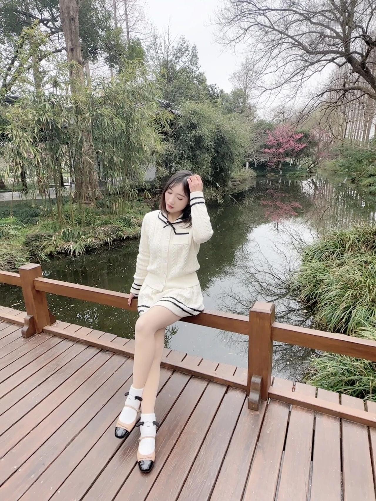 趁着年轻，穿上美美衣服，出去走走！