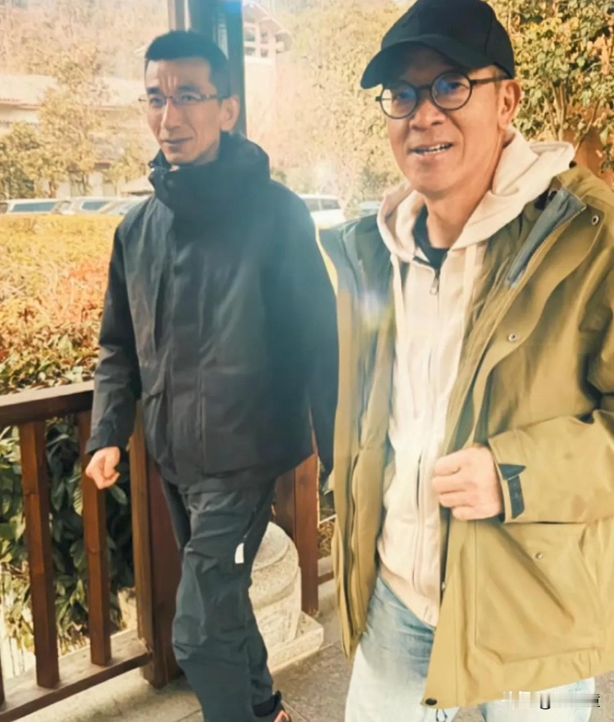 离职后的“双向奔赴”也是挺好磕的！
东方小孙前几天直播时候，情感诚恳的感谢俞敏洪