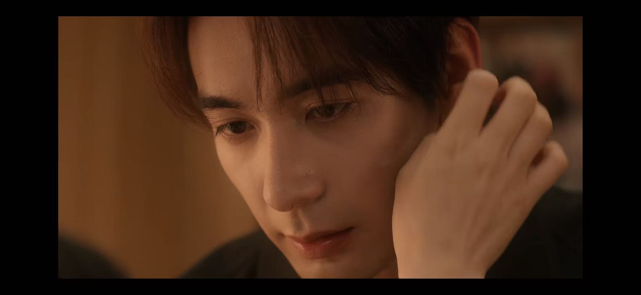 聂九罗帮炎拓擦面粉炎拓你是不是看聂九罗入迷了 炎拓你是不是看聂九罗入迷了 