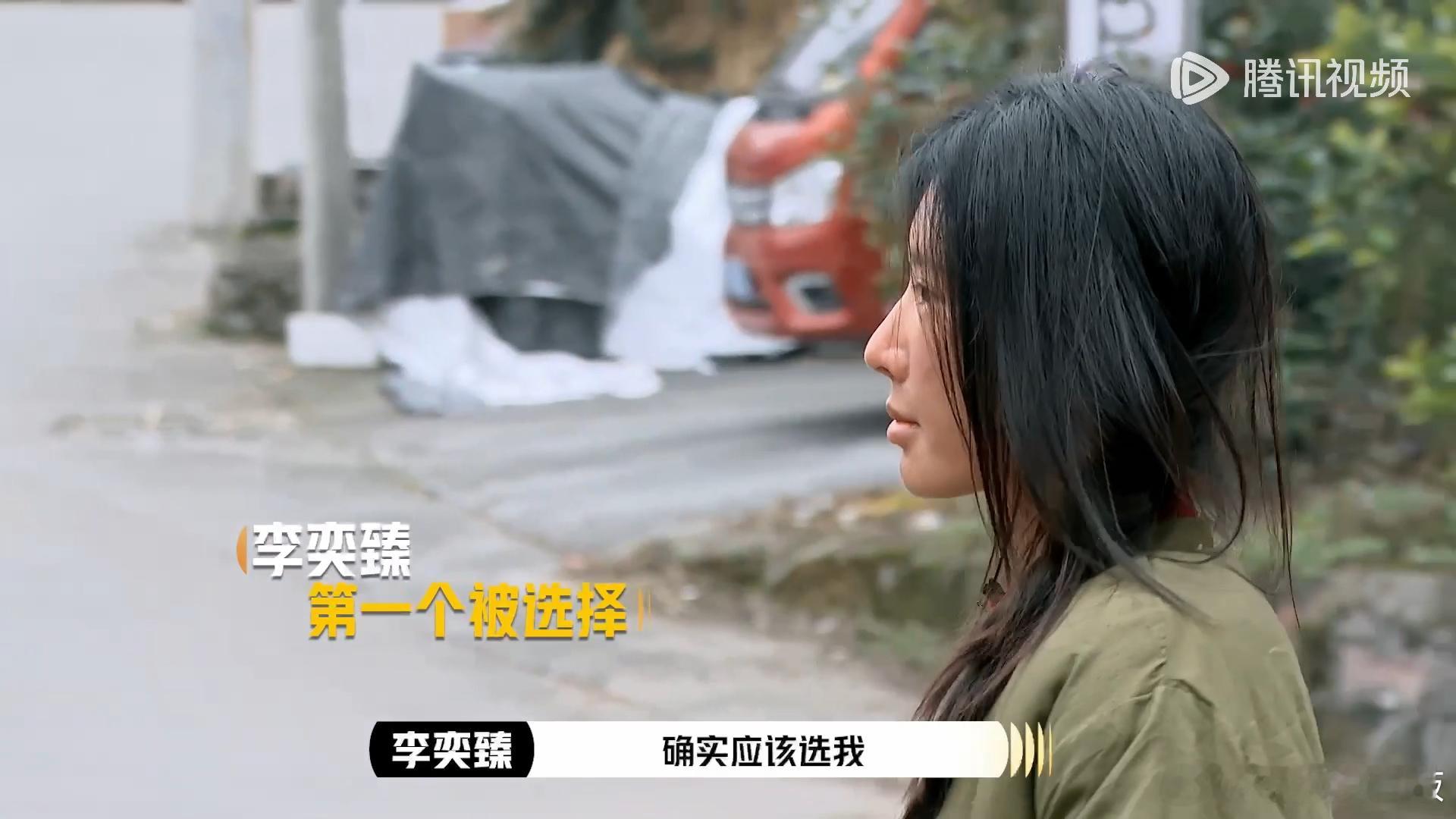 李奕臻确实应该选我 试戏现场当旁人还在试妆时，李奕臻已化身旧时光里的农妇——磨破
