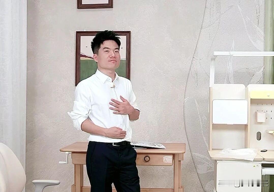 太有意思了，
宇辉家卖黄金，
评论区最热闹的居然不是抢到的人，而是那些没抢到的人